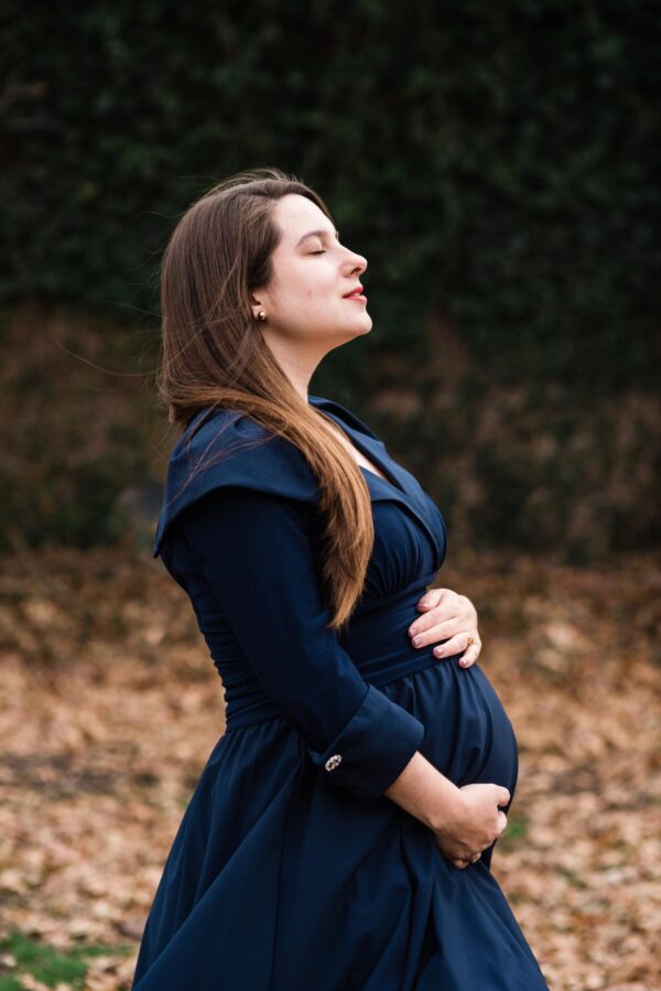 Holiday Maternity Photoshoot For Winter Baby - Learn Vietnamese with Audrey