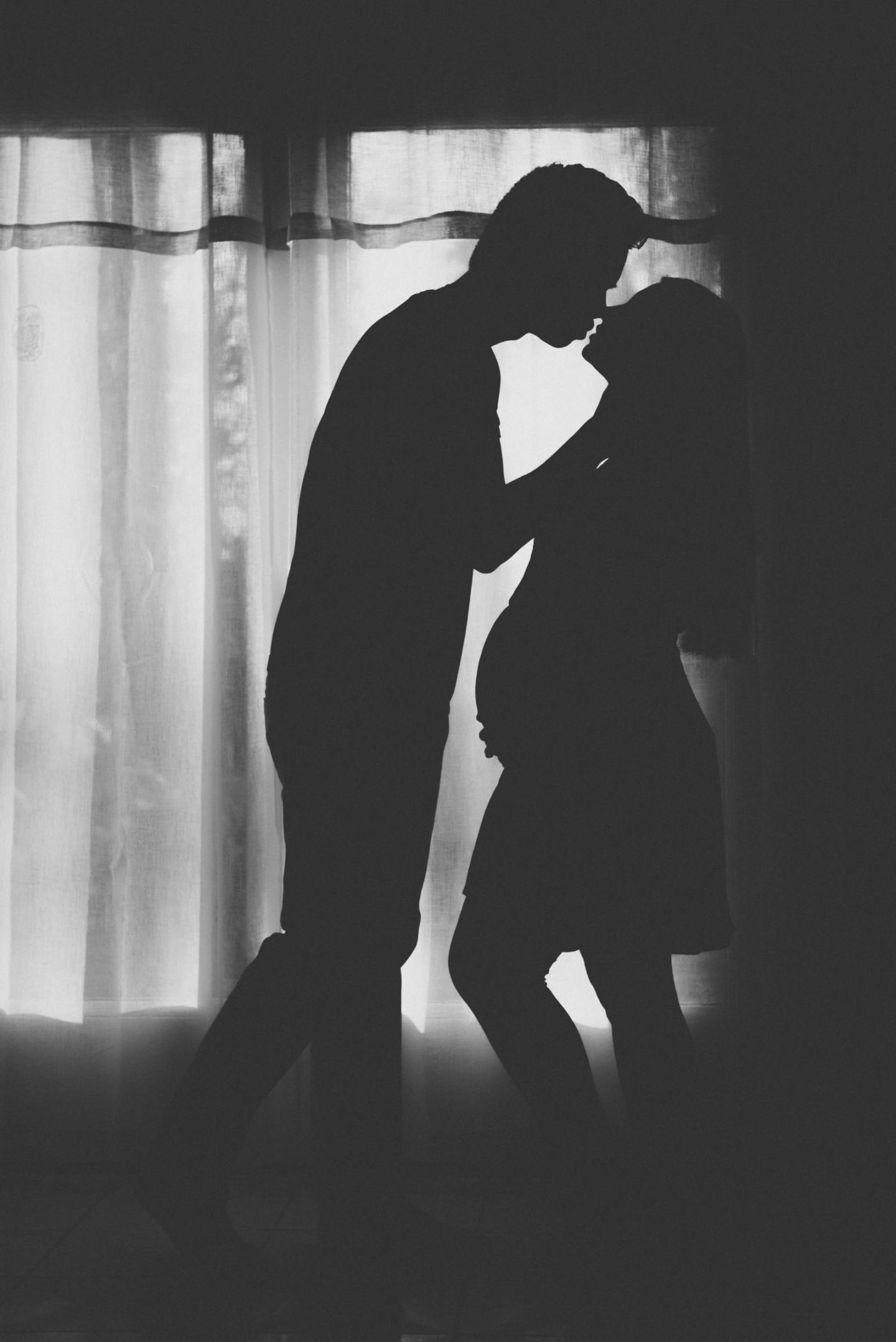 romantic silhouette maternity photo